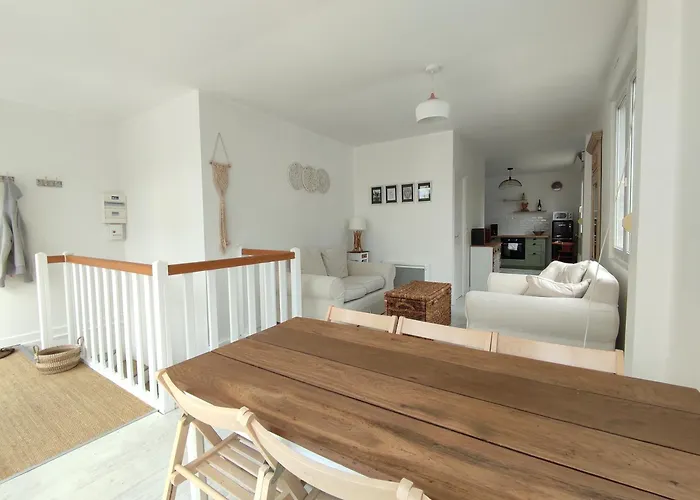 Holiday home Les Genets D'or Saint-Jean-le-Thomas